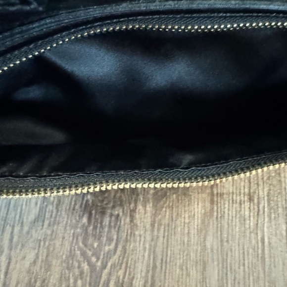 Coach Poppy Daisy Black Patent Leather Shoulder Bag Tote Gold
Accents - Picture 5 of 10